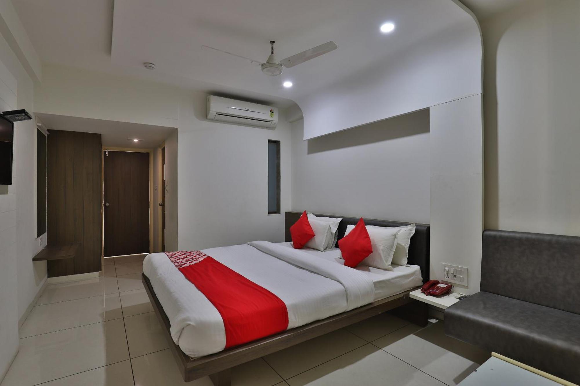 OYO 11543 Hotel Panchsheel Vadodara Exterior foto