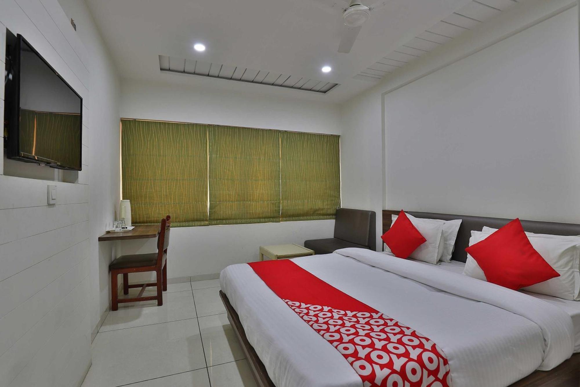 OYO 11543 Hotel Panchsheel Vadodara Exterior foto