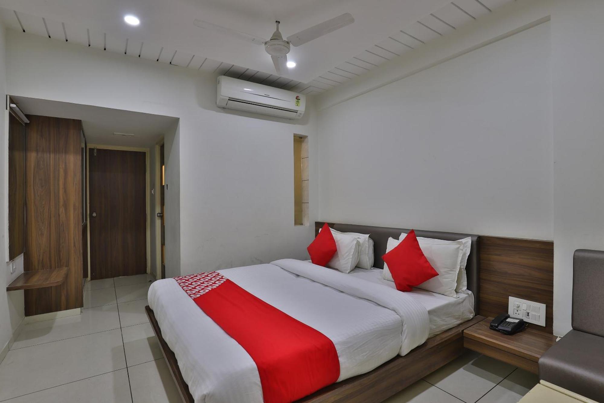 OYO 11543 Hotel Panchsheel Vadodara Exterior foto
