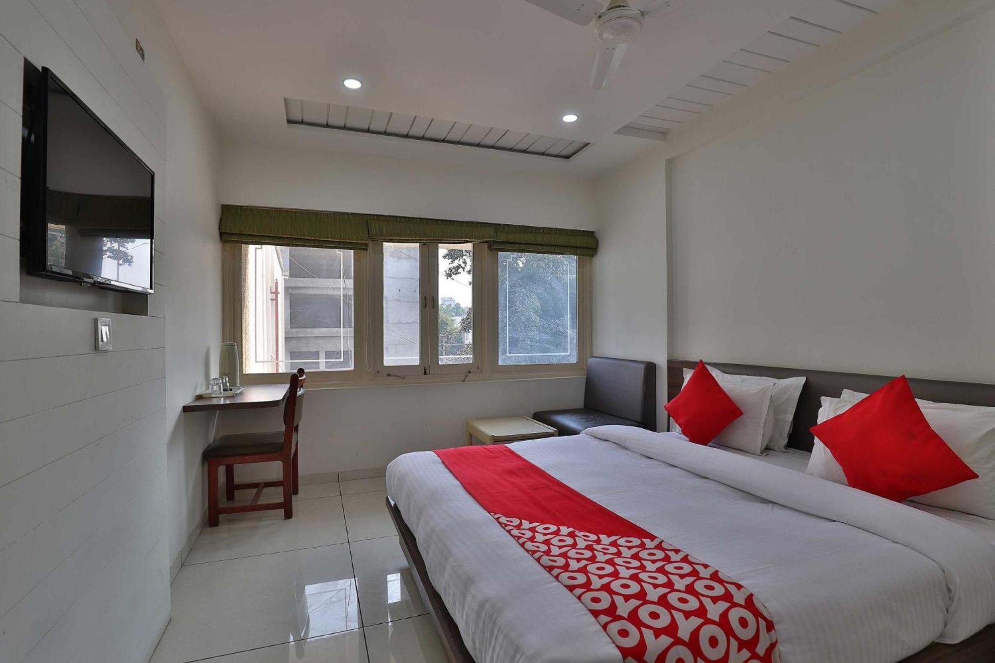 OYO 11543 Hotel Panchsheel Vadodara Exterior foto